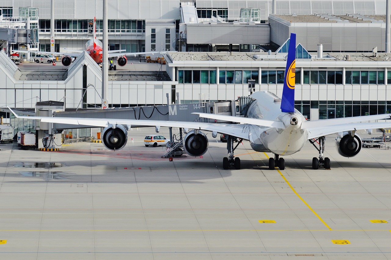 空中交通管制最新版，航空安全的关键要素提升与改进